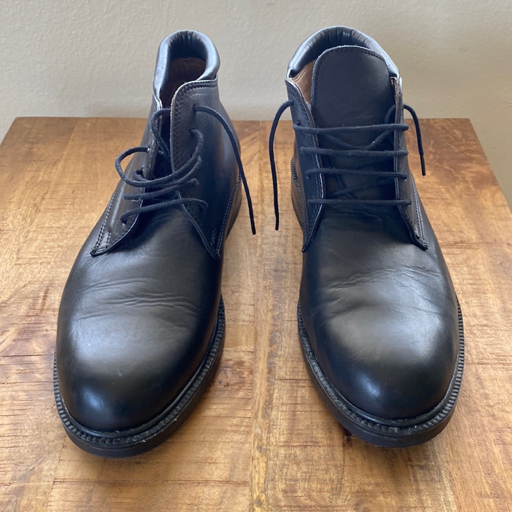 New leather shoes. 9.5 men.  High quality.